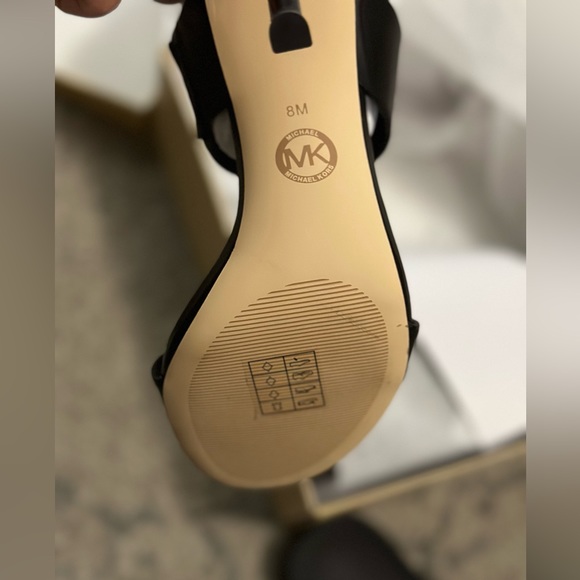 MICHAEL KORS Amos Leather Sandal, size 8, black - Picture 5 of 6